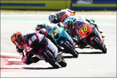 En qualifications Moto3, Iván Ortolá met le feu à la piste et signe le meilleur chrono au tout début de la séance. Il est détrôné en fin de séance par...