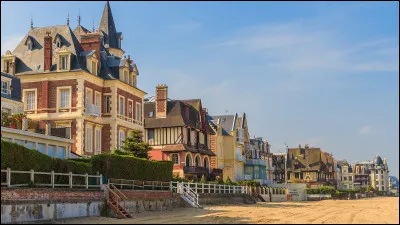 "Home by the sea" est une chanson appartenant au répertoire du groupe Pink Floyd.