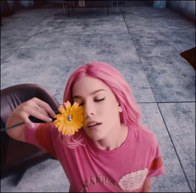 Créé par Marshmello et Halsey, je suis une chanson américaine sortie en 2020, mais l'autrice du quiz m'écoute toujours en 2023. Je n'ai pas été classée en France mais en Flandre j'ai atteint la première position du classement à ma sortie. On m'appelle...