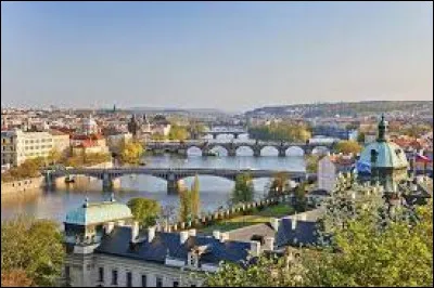 Quel est ce cours d'eau qui arrose Prague ?