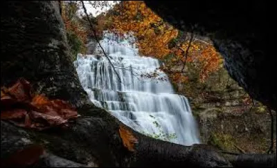 Dans quel département peut-on admirer les Cascades du Hérisson ?