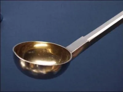 'A la louche' signifie :