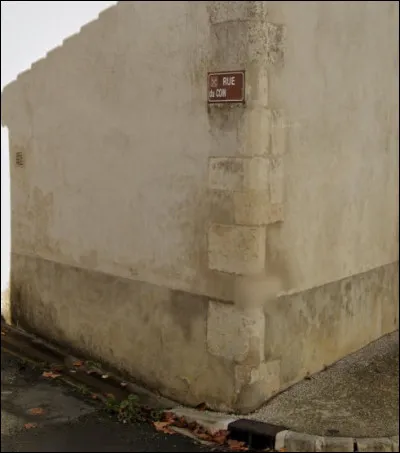Vous n'allez pas en croire vos yeux, mais pourtant, cette rue existe bel et bien (j'ai vérifié !). C'est la rue du Coin ... [Complétez !]