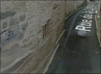 Rue de la Longue Raie > Encore un nom accouché dehors... mais que l'on retrouve en maints endroits dans l'Hexagone : Allouagne, Milly-la-Forêt, Le Plessis-Pâté, Saint-Malo, etc. Mais à quoi fait-il allusion ?