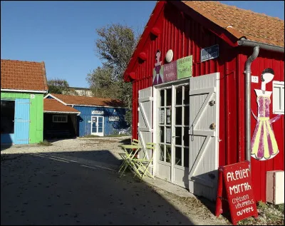 Il vous suffira d'écarquiller les yeux pour connaître le nom de cette rue - dont le nom commence par ''Kiss...'' - pour cocher...