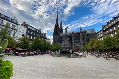 Comment s'appellent les gens vivant à Clermont-Ferrand ?