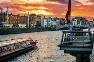 Quel fleuve traverse Dublin ?