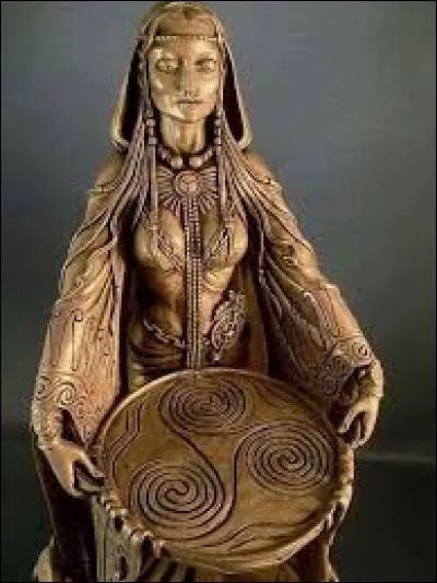 Dans la mythologie irlandaise, qui est Dana ?