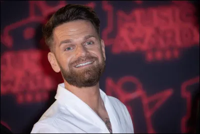 Comment s'appelle ce chanteur ?