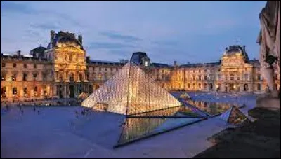 Quel architecte a conçu la pyramide du Louvre ?