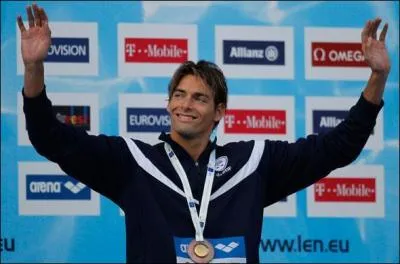 Quel est cet excellent nageur qui a remport trois mdailles d'or en tout dans ces championnats d'Europe ?