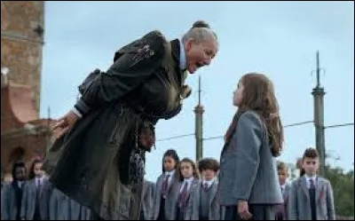 Où Mlle Candy emmène-t-elle Matilda un soir après l'école ?