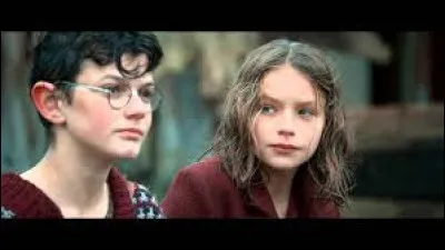 Dans quel bâtiment le groupe de Fanny a-t-il été fait prisonnier un temps ?