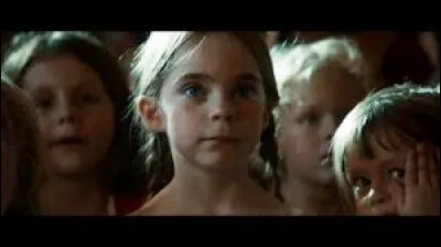 Pour sauver quelle petite fille Fanny risque-t-elle sa vie à la fin du film, lorsqu'elle et le groupe des enfants s'apprêtent à entrer en zone libre ?