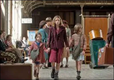 Dans quel pays les enfants doivent-ils par la suite être envoyés lorsque la zone d'occupation italienne est envahie par les Allemands ?