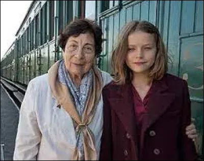 Où Fanny a-t-elle aidé pour être un peu séparée de ses surs ?