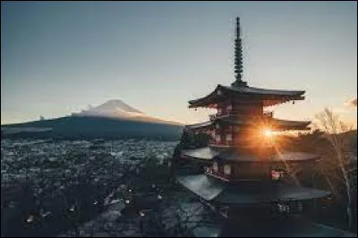 Le hanafuda est un jeu de cartes traditionnel japonais.