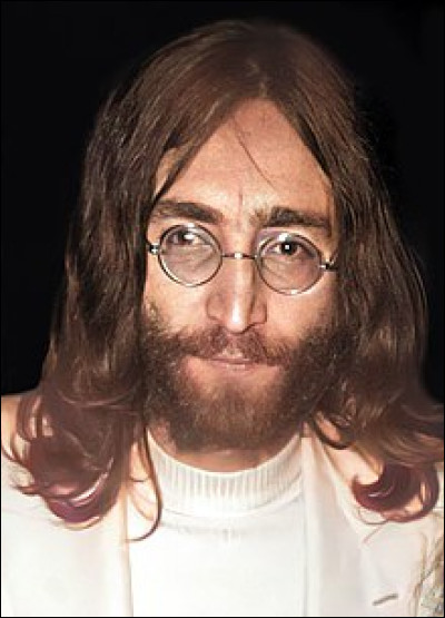 John Lennon est le fondateur de "The Beatles", et le chanteur de ce groupe. Il est notamment connu pour sa carrière solo, où il a écrit et interprété la chanson "Imagine". Malheureusement, dans la nuit du 8 décembre 1980, il fut assassiné par...