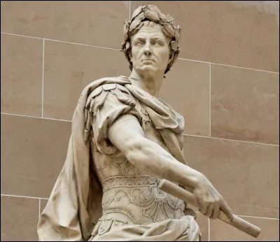 Jules César était un général, un homme d'État et un écrivain romain. Il est connu pour ses nombreuses conquêtes dans les côtes méditerranéennes, et sa victoire au siège d'Alésia. En quelle année a-t-il été assassiné par les "Liberatores", un groupe de sénateurs romains ?