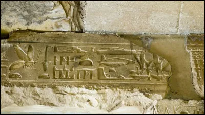 Les hiéroglyphes d'Abydos ont été gravés sous le règne du pharaon Séti 1er, environ 13 siècles avant Jésus-Christ !