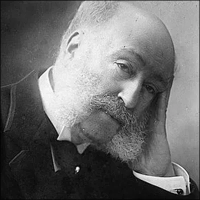 Quel musée parisien fondé en 1882 par Arthur Meyer hérite dune tradition lancée par le sculpteur Curtius et sa nièce, partie ouvrir un musée similaire à Londres ?