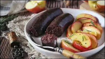 Avec quel fruit associe-t-on généralement le boudin noir ?