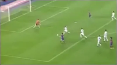 Le 1er mai 2005, "La Pulga" inscrivit son premier but sous les couleurs du FC Barcelone, face à l'Albacete Balompié. Qui lui a fait la passe décisive ?