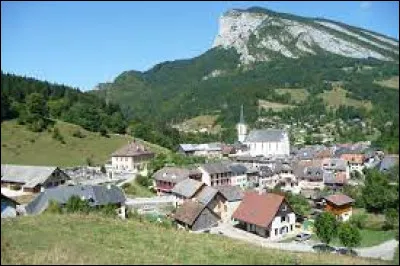 Village d'Auvergne-Rhône-Alpes, dans le parc naturel régional de la Chartreuse, Saint-Pierre-d'Entremont se situe dans le département ...