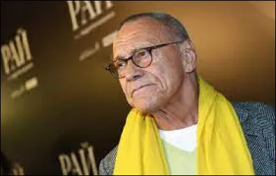 Quel est ce cinéaste soviétique, réalisateur de plusieurs films dans les années 70, dont "oncle Vania", qui s'exile aux Etats-Unis en 1980, y réalise six films dont "Maria's Lovers" ?