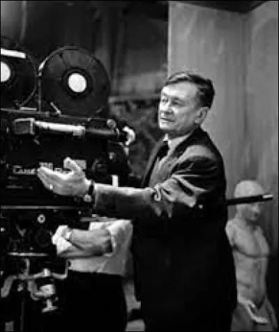 Ce réalisateur français, célèbre dans les années 30 avec plusieurs grands succès comme "Pépé le Moko" et "la Belle équipe", part aux Etats-Unis en 1940 et y réalise cinq films dont "Obsessions" :