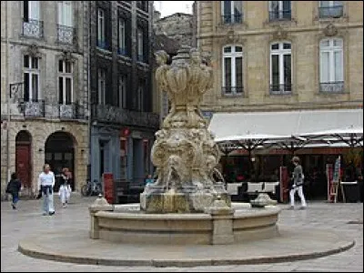 Qui était le sculpteur de la fontaine du Parlement à Bordeaux ?