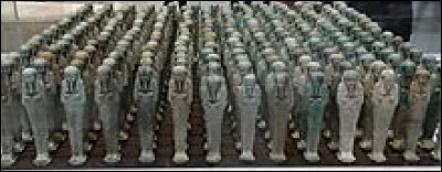 Comment s'appellent les statuettes funéraires qui forment une partie importante du mobilier funéraire égyptien ?