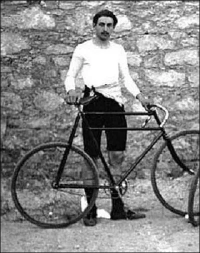 Coureur cycliste français, il devient champion olympique en 1896 sur le 100 km en 3 h. 08 min. 19 s. avec 14 tours de piste d'avance sur le deuxième. De qui s'agit-il ?