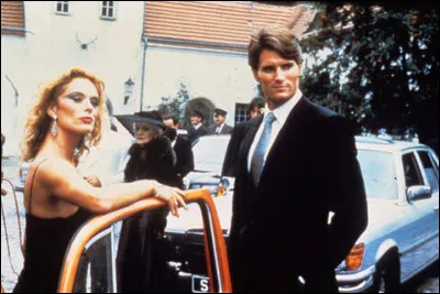 Quel personnage de roman a des yeux d'or ?