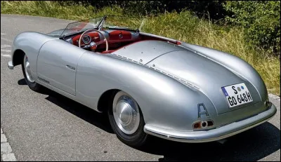 Ce cabriolet de 1948 aux lignes fluides est une...