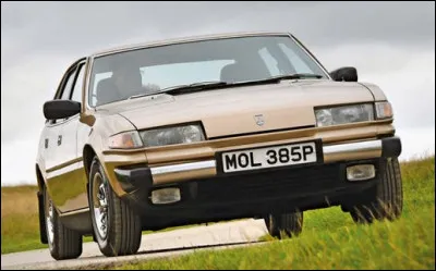 Cette berline de 1976 se distinguait par son capot plongeant. Quelle est cette auto ?