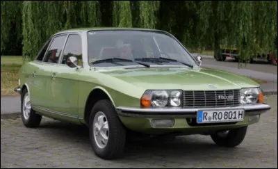 Cette auto adopta en série un moteur rotatif, c'est la...