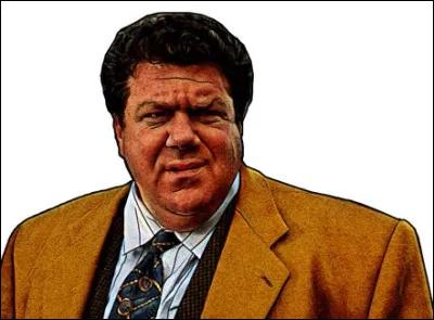 (Épisode "Une Étrange Association") L'assassin pour son alibi utilise :