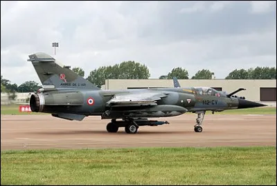 Le Mirage F1 possède des ailes...