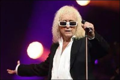 Michel Polnareff, célèbre pour sa coiffure et ses lunettes est-il encore en vie ?