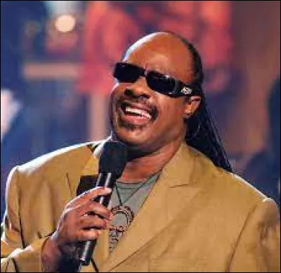 Stevie Wonder, célèbre pour être aveugle depuis son enfance est-il encore en vie ?
