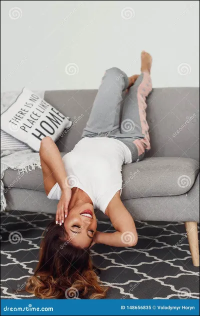 L'émoji qui a la tête à l'envers :