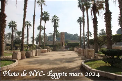 Quel est le nom de la première capitale de l'Égypte fondée en -3000 av J.-C. dont il ne reste que des ruines ?