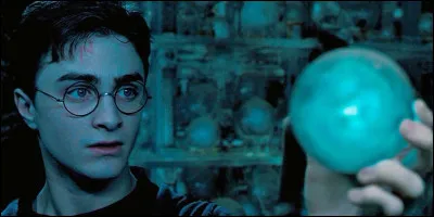 Dans la salle aux prophéties, à quel rang se trouve celle sur Harry et Voldemort ?