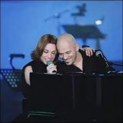 Avec qui Pascal Obispo partage-t-il un duo sur "Mourir demain" ?