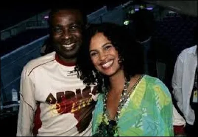 Avec qui Youssou N'Dour a-t-il interprété "7 Seconds" ?