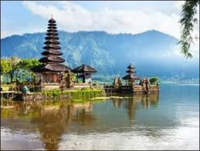 Jakarta est la capitale de l'Indonésie depuis sa fondation.