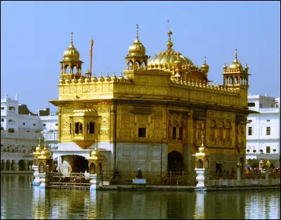 Quel est ce temple (1589), édifice le plus sacré des sikhs, situé au coeur de la ville d'Amritsar ?