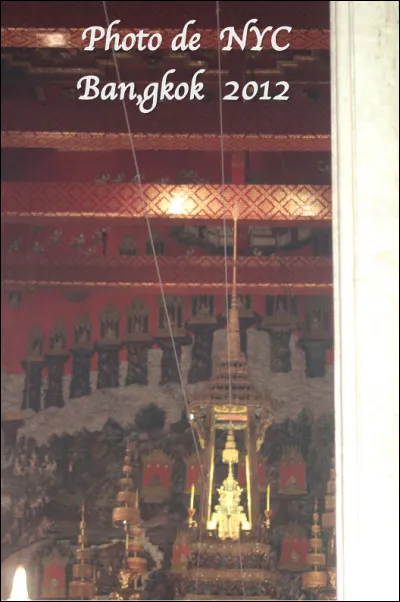 Quel est ce temple Bouddhiste qui renferme une statue de 76 cm en jade, monument situé au coeur de Bangkok, un des lieux les plus sacré de Thaïlande ?