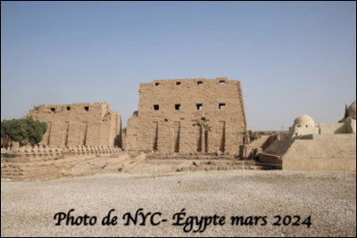 Quel est ce complexe religieux, le plus vaste ensemble de temples d'Égypte situé à Louxor ?